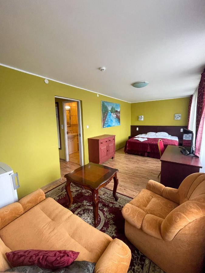 Taurage Hotel Luaran gambar