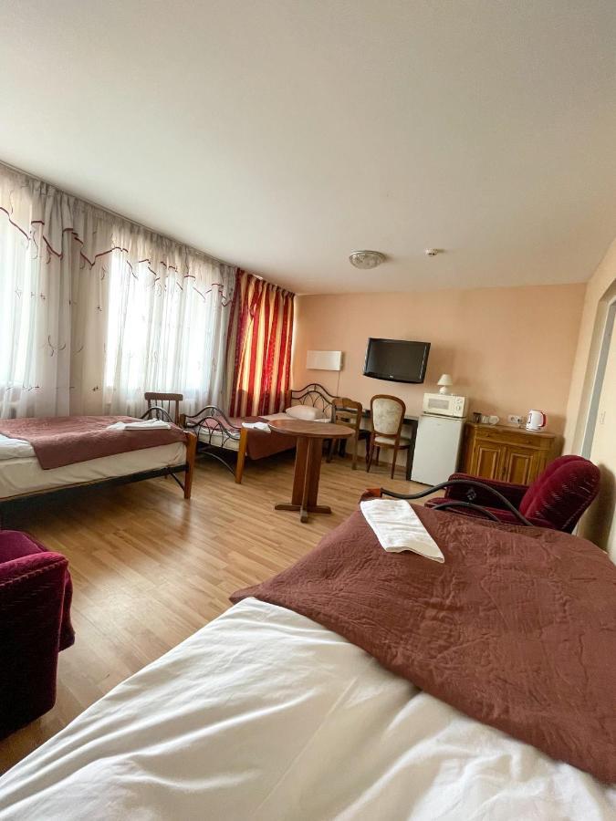 Taurage Hotel Luaran gambar